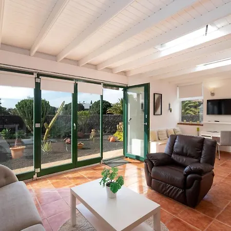 Sarita Sol By ヴィラ